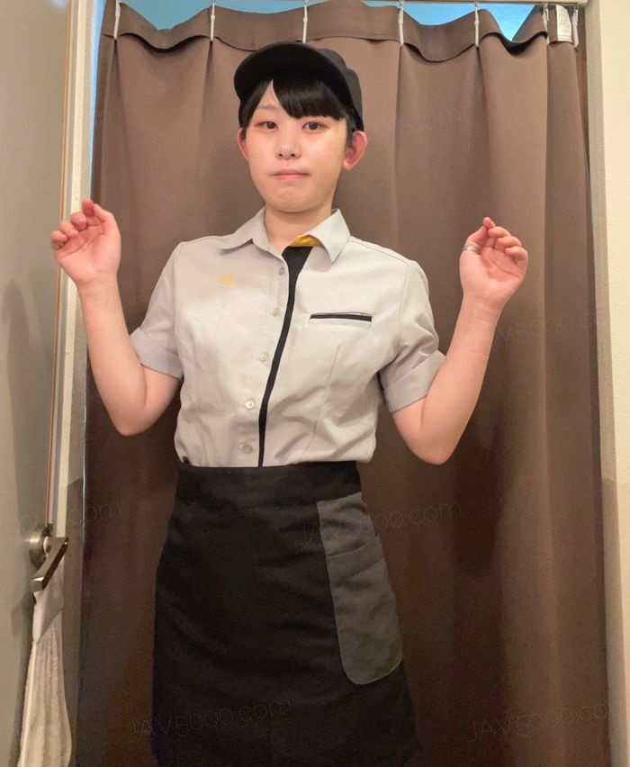 マク〇ナルドの制服でオナニーしちゃう変態さん【ZIP】