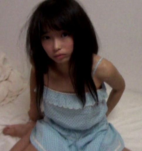 【閲覧注意】アジアの闇、やせっぽっちの女の子【極悪】