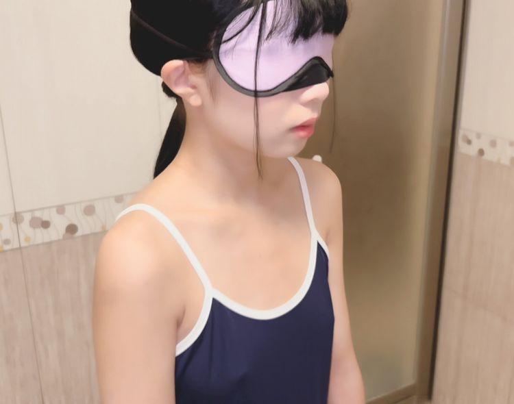 【生中出し初体験！】超絶色白スレンダー美少女パイパンJ○！お風呂で初めての中出しを経験させてみた