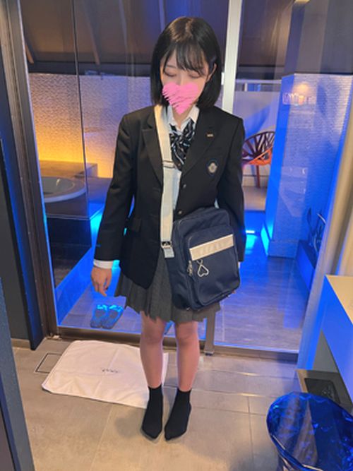 ※早期削除【顔出し】現役の制服女子_無垢な色白美少女に大量顔射_中出し映像も収録