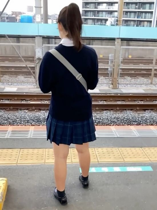 ☆エスカレーター盗撮☆JK４名分