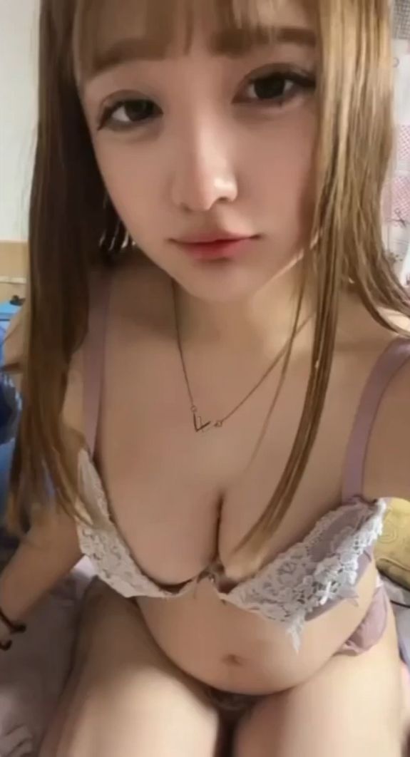 爆乳ハーフ自撮り