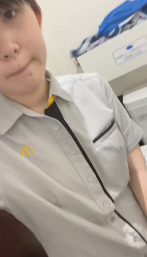 【超希少】マクドナ〇ド制服姿でのソロプレイ・変態フルセット