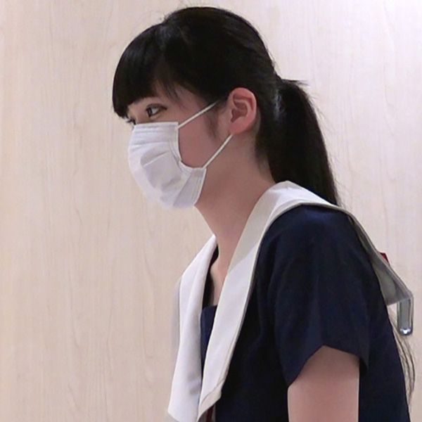 18才色白美乳黒髪美少女の絢奈ちゃん！バックの途中で彼氏からの連絡が来てしまって急いでフィニッシュ！