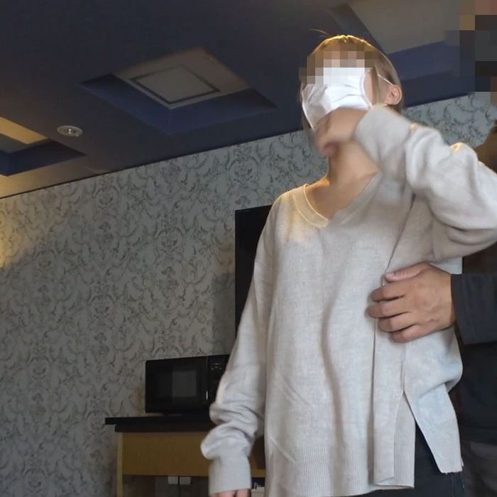 経験少ない１９歳に合わないサイズは痛いのか隙見て直に密着発射で押し込む